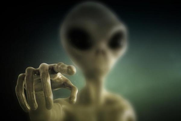 Israel dan Amerika Serikat telah berurusan dengan alien yang tidak ingin diidentifikasi karena umat manusia belum siap.