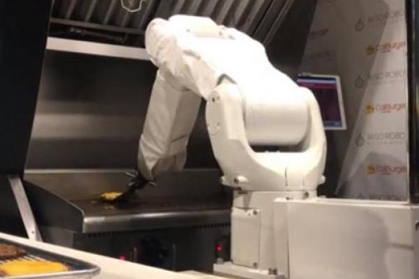 Caliburger mengatakan pihaknya berencana untuk meyebarkan robot Flippy ke semua lokasi di seluruh negeri.