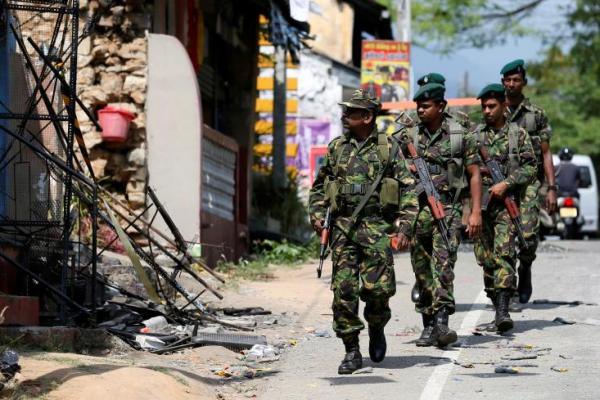 Meski telah menangkap para pelaku kerusuhan, Pemerintah Sri Lanka masih mengumumkan kondisi darurat, dan juga menerapkan jam malam.