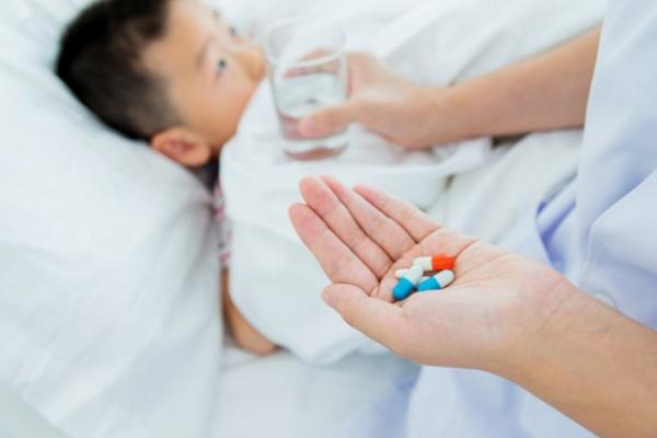 Anda perlu waspada karena penggunaan antibiotik secara tidak rasional justru menimbulkan efek yang kurang baik bagi anak.
