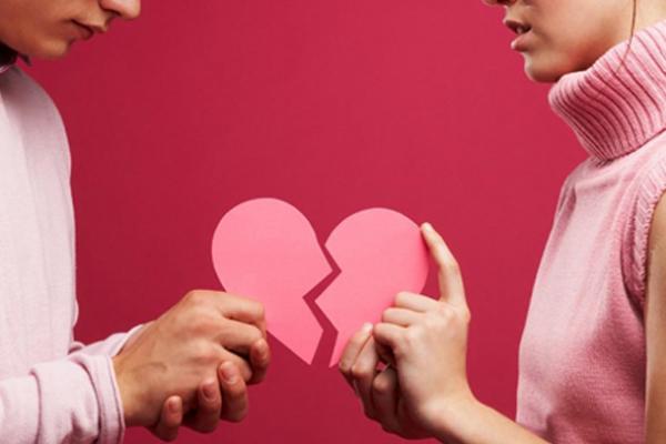 Gejala-gejala ketidakharmonisan rumahtangga akan terlihat, karena  pasangan mulai kehilangan semangat untuk berkencan.