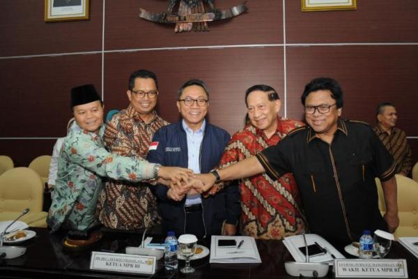 Tiga pimpinan MPR yang baru akan segera menjalani pelantikan. Adalah, Ahmad Basarah (PDIP), Muhaimin Iskandar (Cak Imin) dari PKB, dan Ahmad Muzani (Gerindra).