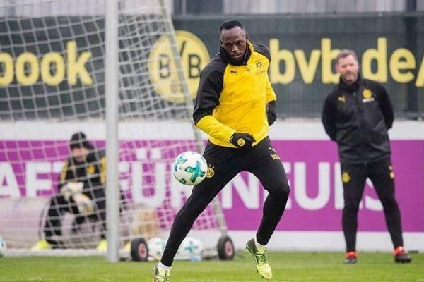 Pelari dengan sederet rekor itu baru saja menjalani latihan perdananya di klub Jerman Borussia Dortmund.