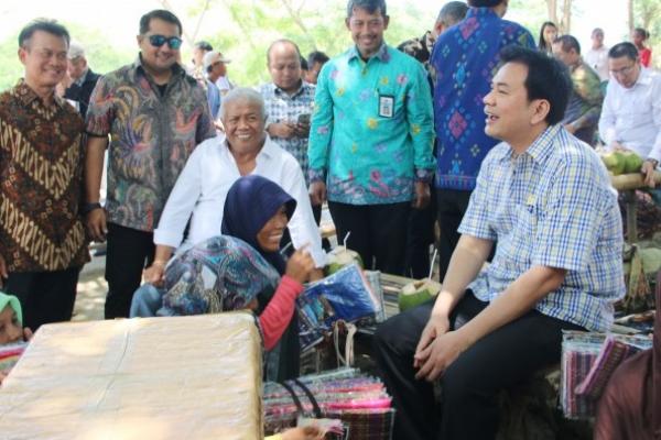 Pembangunan Kawasan Ekonomi Khusus (KEK) di Mandalika, Lombok Tengah, Nusa Tenggara Barat, dinilai tetap menjaga kearifan lokal sebagai keunggulan pariwisata.