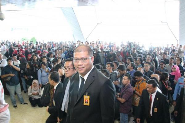 Ratusan wartawan memenuhi depan Ruang Rapat Paripurna Gedung Nusantara maupun balkon yang ada di dalam gedung itu