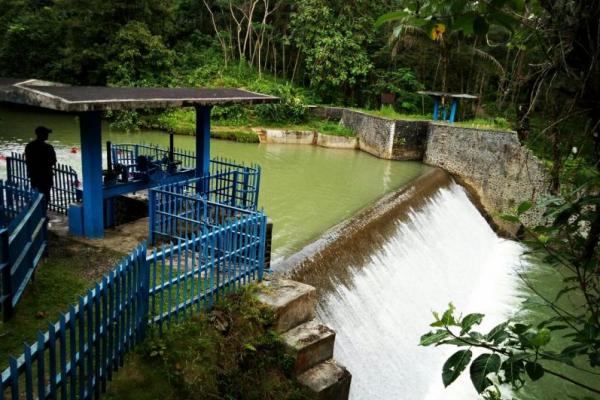 Dam parit selebar sekitar 15 meter dengan debit saat dikunjungi lebih dari 1000 liter per detik dapat mengairi ribuan hektar hamparan lahan sawah yang terdapat di Desa Bojong,  Cibenda, Ciliang, Cintaratu, dan Cintakarya.