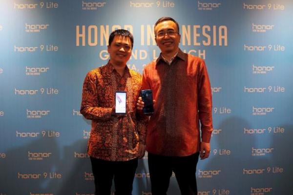 Merayakan peluncuran resmi Honor di Shopee, produk Honor 9 Lite terbaru akan tersedia secara eksklusif di Shopee.
