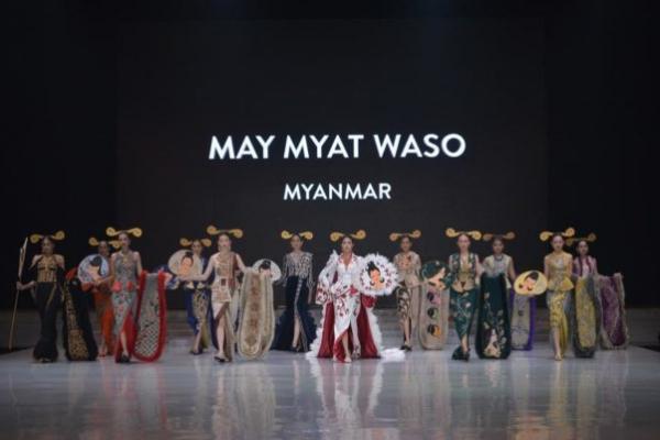 May Myat menyuguhkan busana tradisional Myanmar yang dimodifikasi dengan unsur modern.