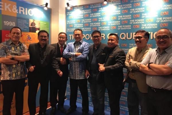 Launching website CeknRicek.com unit usaha media terbaru Bintang Group yang berlangsung di Motion Blue Fairmont Hotel, Senayan Jakarta dihadiri berbagai kalangan
