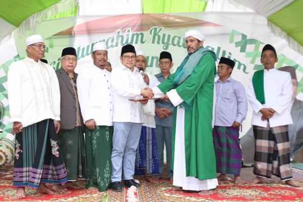 Dukungan dari para ulama kepada Ketua Umum PKB Muhaimin Iskandar (Cak Imin) kian tak terbendung. Kini para ulama di Kalimantan Timur (Kaltim) menyatakan dukungan kepada Cak Imin untuk maju pada Pilpres 2019.