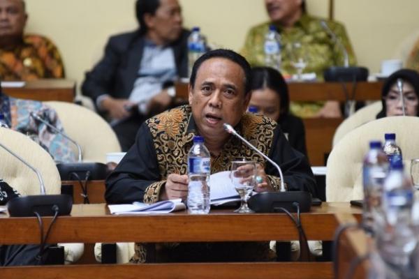 Anggota Komisi IV DPR RI Nasyit Umar berharap revisi Undang-Undang tentang Perikanan yang tengah dibahas Komisi IV memperbolehkan nelayan melaut di seluruh wilayah perairan Indonesia.