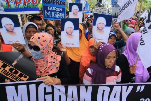 Presiden Jokowi harus berani meminta pemerintah Malaysia dan pemerintah singapura serius dalam memberikan perlindungan terhadap pekerja migran Indonesia