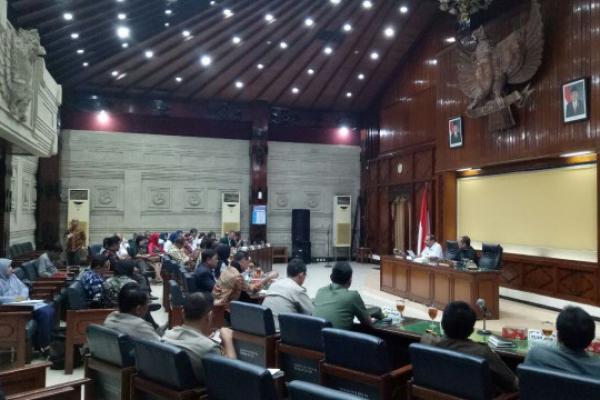 Kunjungan Kerja Badan Legislasi DPR RI dalam rangka pemantauan dan peninjauan Undang-Undang Nomor 20 Tahun 2013 tentang Pendidikan Kedokteran ke Provinsi Jawa Timur mendapat aspirasi untuk merevisi UU tersebut.