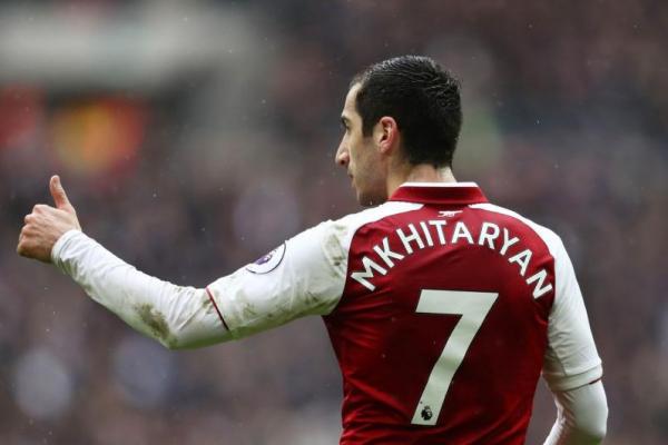 Henrikh Mkhitaryan hampir menutup langkah menjauh dari Arsenal, dengan Roma dalam pembicaraan dengan klub London selama satu musim pinjaman panjang untuk gelandang Armenia