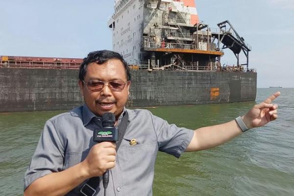 Wakil Ketua Komisi VII DPR RI Herman Khaeron menyatakan, Pertamina harus menjamin masa depan keluarga korban meninggal dunia akibat bocornya pipa minyak Pertamina di Teluk Balikpapan.