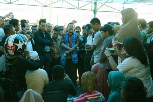Komisi III DPR meminta instansi terkait dalam hal ini Gubernur, Kapolda, BPN, Bupati dan DPRD untuk melindungi hak-hak keperdataan warga di Tanjung Sari, Luwuk, Banggai, Sulawesi Tengah korban eksekusi.