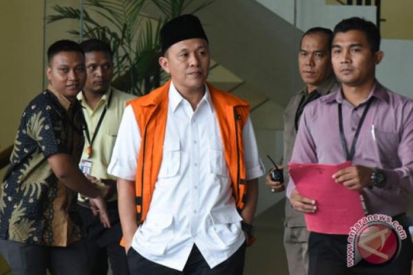 Bupati nonaktif Lampung Tengah Mustafa telah divonis 3 tahun penjara oleh Majelis Hakim pada Pengadilan Tindak Pidana Korupsi Jakarta terkait kasus OTT yang dilakukan oleh Komisi Pemberantasan Korupsi (KPK) tahun 2018 silam.