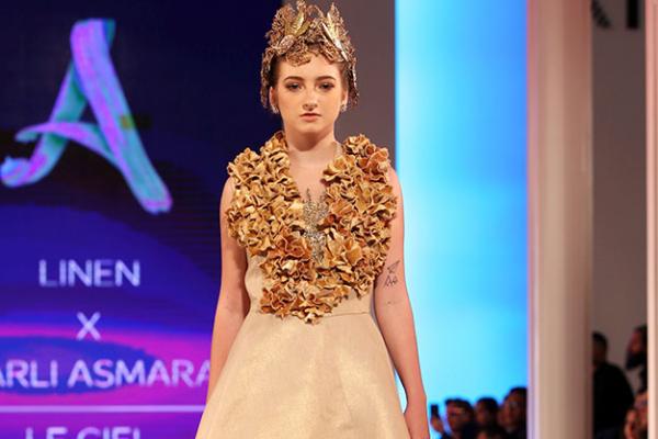 Sentuhan gaya kerajaan masih tetap kental dalam rancangan Barli Asmara dalam gelaran Fashion Nation 12.