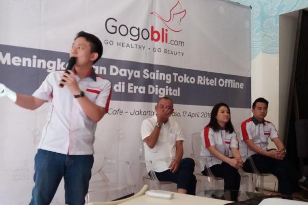 Perkembangan bisnis online yang semakin meningkat di Indonesia mengancam keberadaan toko-toko retail yang berbasis offline