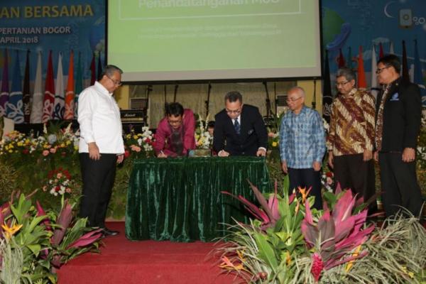 MoU yang ditandatangani tersebut terkait kerjasama tentang Pendidikan, Penelitian, dan Pengabdian Masyarakat di Desa, Daerah Tertinggal, Daerah Tertentu dan Kawasan Transmigrasi