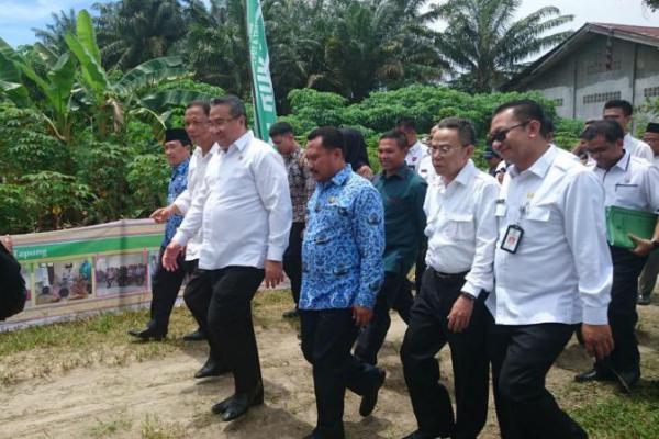 Angka tersebut disampaikan Menteri Desa, Pembangunan Daerah Tertinggal, dan Transmigrasi Eko Putro Sandjojo berdasarkan survei Universitas Gajah Mada dan Institut Pertanian Bogor pada bulan Maret lalu