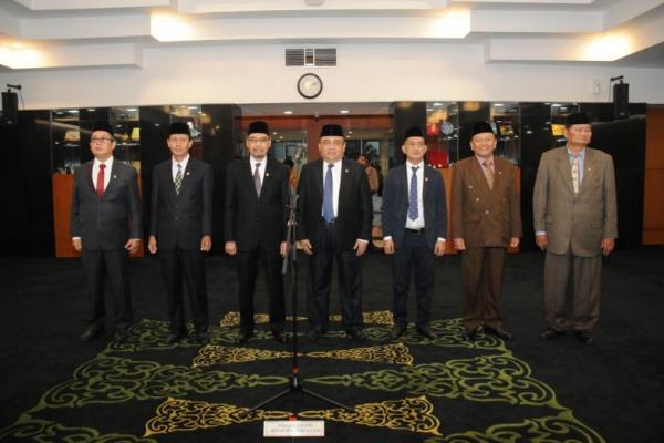 esman Sapta didampingi dua Wakil Ketua (MPR) Mahyudin dan Ahmad Basarah, Rabu ( 25/4) memandu pengucapan sumpah/janji 7 anggota MPR Pengganti Antar Waktu (PAW)