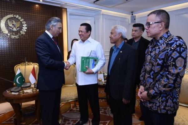 Ketua DPR RI Bambang Soesatyo meminta Memorandum of Understanding (MoU) yang telah ditandatangani Pemerintah Indonesia dengan Pakistan pada Januari 2018 lalu, dapat segera terealisasi dan membawa manfaat positif.