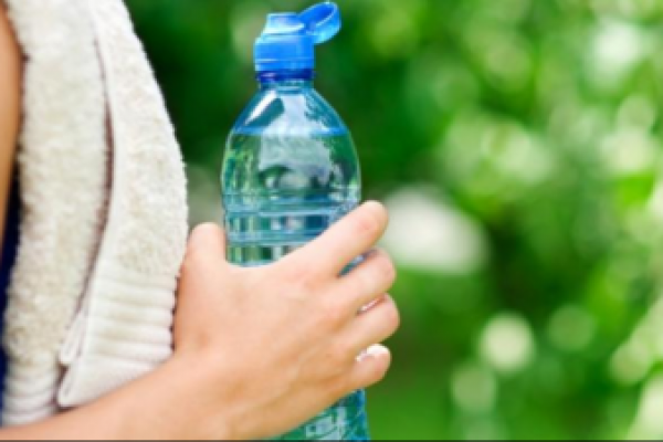 BPA adalah bahan kimia yang ditemukan dalam berbagai wadah makanan, termasuk botol plastik polikarbonat dan kaleng.