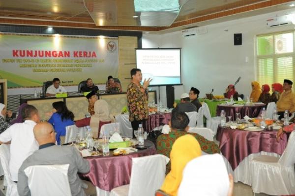 Provinsi Riau merupakan salah satu daerah di Indonesia yang masyarakatnya antusias melaksanakan ibadah umrah dan ibadah haji.