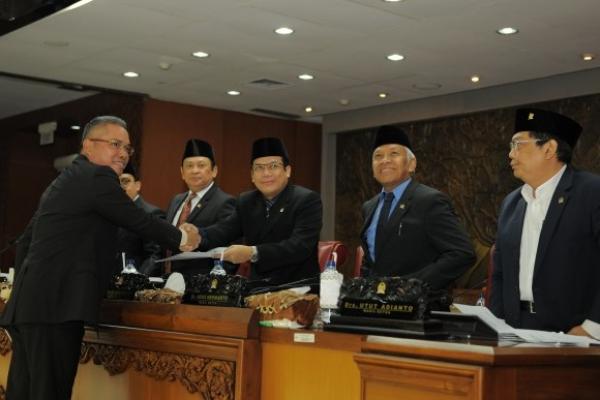 Rapat Paripurna DPR RI menyetujui RUU AFAS menjadi Undang-Undang.