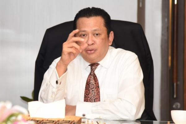 Setelah ditetapkan sebagai tersangka kasus suap PLTU Riau-1, Idrus Marham mengundurkan diri sebagai Menteri Sosial (Mensos) dan dari kepengurusan Partai Golkar.