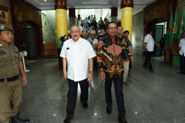 Wakil Ketua Badan Legislasi (Baleg) DPR RI Totok Daryanto mendukung rencana Gubernur Sumatera Selatan Alex Noerdin yang akan membangun Fakultas Kedokteran tercanggih, termodern, dan fasilitas terlengkap se-Indonesia.
