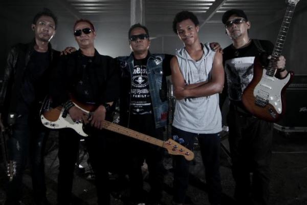 Mantan personil grup band Edane, Trison Manurung hadirkan sesuatu yang istimewa di industri musik Indonesia. Apa itu?