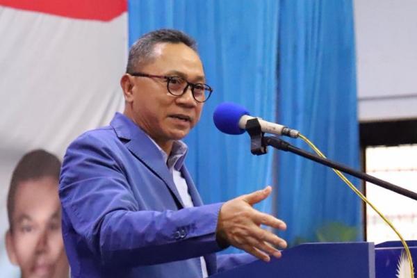 Zulkifli Hasan menilai Abdul Muhaimin Iskandar pantas mendampingi Joko Widodo, dalam pemilihan presiden (pilpres) 2019.