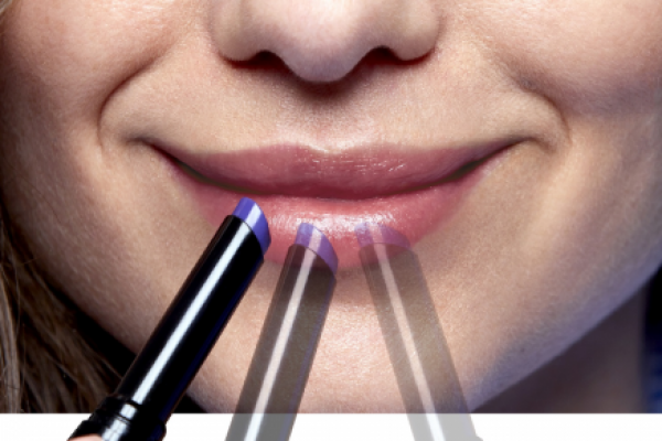 Selain menggunakan lip balm teruslah merawat kesehatan bibir dengan berbagai cara sebagai berikut.