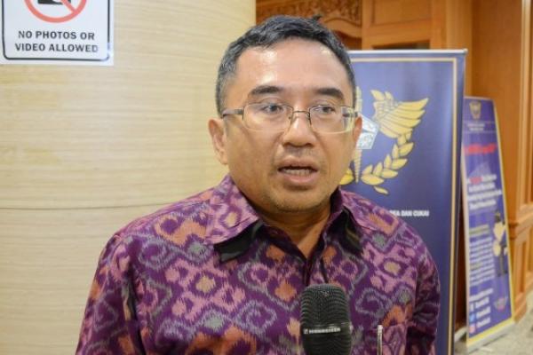 Anggota Komisi XI DPR RI I Gusti Agung Rai Wirajaya mengatakan, Bea Cukai Bali harus waspada terhadap masuknya obat-obatan terlarang melalui Bandara Internasional I Gusti Ngurah Rai dan Teluk Benoa.