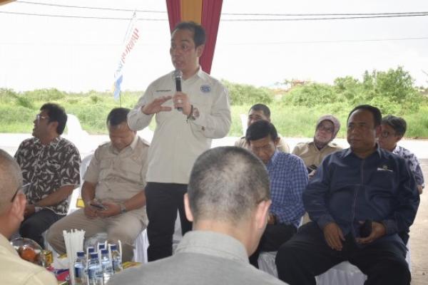 Anggota Komisi IV DPR RI Fauzih H. Amro mendorong dan memberikan motivasi kepada nelayan di Sumatera Selatan (Sumsel) untuk meningkatkan budi daya di air tawar.