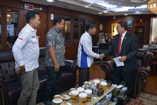 Wakil Ketua DPR RI Fadli Zon menyesalkan belum adanya perhatian yang cukup dari negara kepada para pelaut Indonesia.