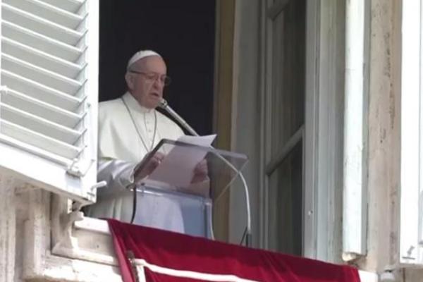 Paus mendoakan para korban dengan harapan diberikan ketabahan.