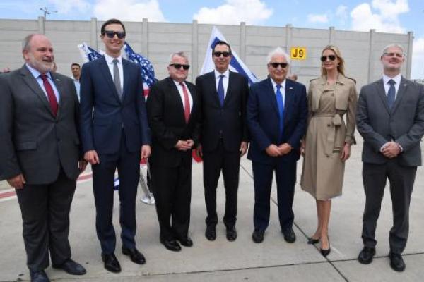Kushner bertemu dengan Perdana Menteri Israel Benjamin Netanyahu saat Israel merayakan Hari Yerusalem, memperingati 51 tahun ketika Israel menguasai kota setelah Perang Enam Hari 1967.