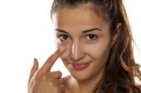 Tips Makeup untuk Si Pori-pori besar dan Kantong Mata