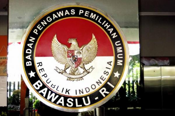 Badan Pengawas Pemilu (Bawaslu) sedang mengumpulkan dokumen alat bukti terkait surat suara yang dicoblos di Selangor Malaysia.