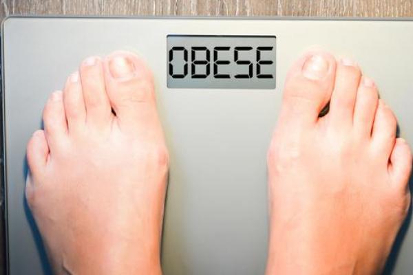 Bukan sekadar penampilan, berat tubuh berlebihan berdampak negatif pada kesehatan. Pada pria, obesitas lebih meningkatkan risiko berbagai penyakit. 