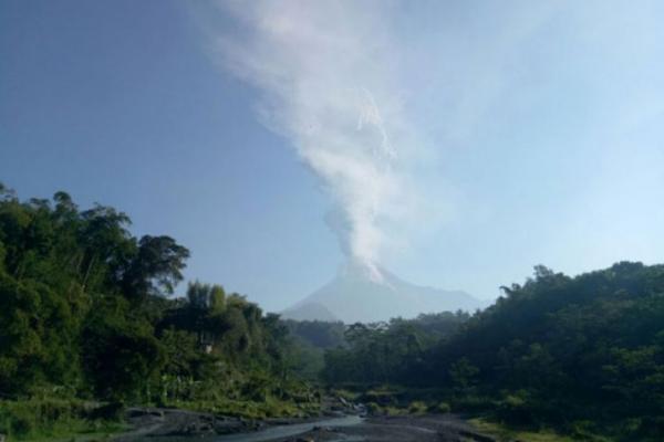 Gunung tersebut ternyata sebelumnya telah sering mengalami erupsi, bahkan mengalami peningkatan status menjadi waspada sejak 21 Mei 2018 lalu
