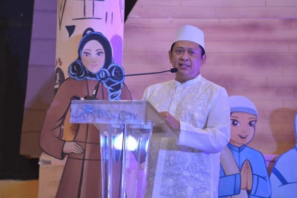 Ketua DPR RI Bambang Soesatyo tampak ceria bertemu dengan 600 anak yatim dalam acara buka puasa bersama di Senayan City, Jakarta, Kamis (23/5/18).