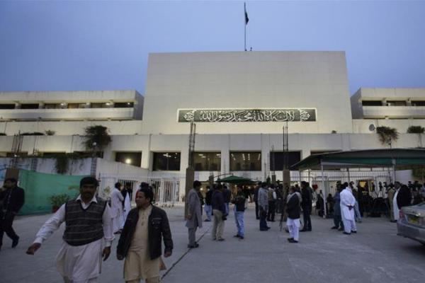 Perdana Menteri Shahid Khaqan Abbasi dan pemimpin oposisi Khursheed Shah belum menyetujui siapa yang akan menjadi juru kunci.