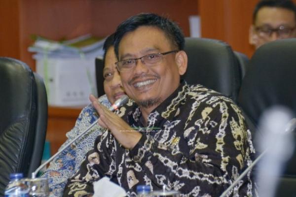 Wakil Ketua Komisi X DPR RI Abdul Fikri Faqih meminta pemerintah memperhatikan nasib 736 ribu guru honorer di seluruh Indonesia, terlebih tak ada alokasi THR bagi mereka pada lebaran tahun ini.