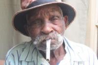 Pria Tertua di Dunia Belum Berhenti Merokok di Usia 114 Tahun