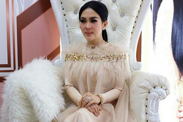 Penyanyi Indonesia Syahrini semakin mengibarkab kiprahnya di dunia industri kecantikan setelah terpilih menjadi Brand Ambassador produk kosmetik.
