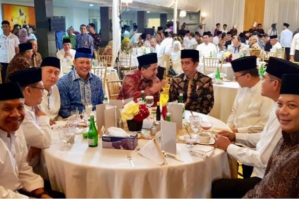 Ketua DPR RI Bambang Soesatyo (Bamsoet) mengajak Presiden Jokowi dan Wapres Jusuf Kalla maupun para pejabat negara senantiasa menguatkan silaturahim demi persatuan bangsa.